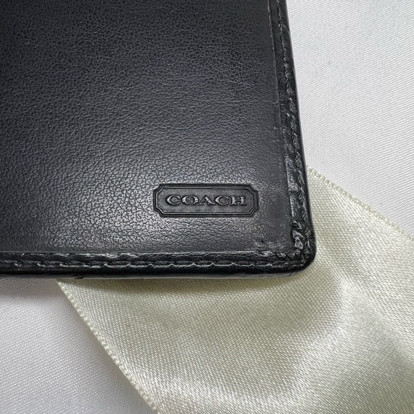 COACH VINTAGE CHECKBOOK HOLDER GUC - Picture 3 of 9